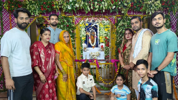 शिवरात्रि मनोरथ में शिवस्वरूप के दर्शन कर भावविभोर हुए श्रद्धालु
