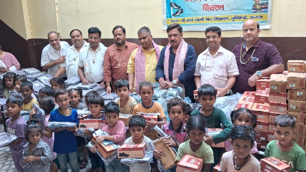 संवेदना एक प्रयास संस्था का सराहनीय कदम, 330 बच्चों को बांटी शिक्षण सामग्री